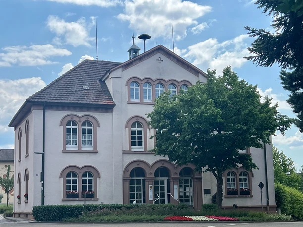 Außenansicht Tourist-Info Obersasbach