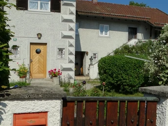 Im rechten Anbau ist die Ferienwohnung