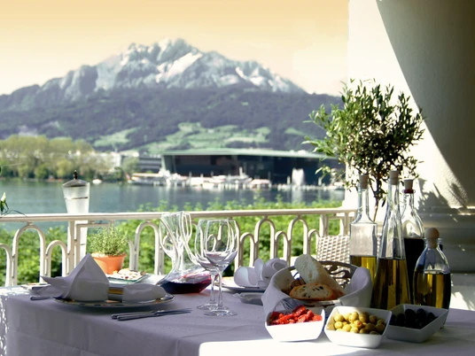 Restaurant-Olivo_Luzern-Pilatus-Ausblick_Mood.jpg