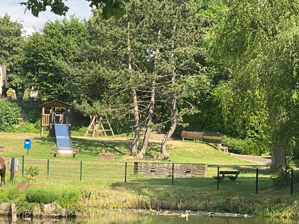 Spielplatz Teichstraße Heisterschoss.jpg