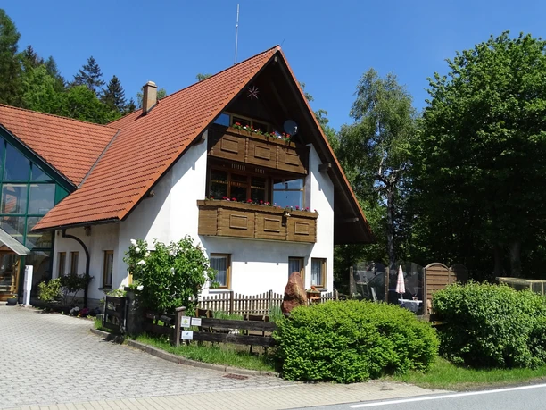 Haus von der Straßenseite