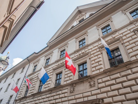 Le palais Ritter Der Rittersche Palast von untenThe Ritter Palace from belowLe palais Ritter vu d'en bas