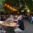 Harmonie Biergarten abends