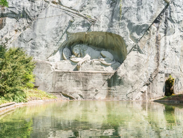 Lion Monument Blick auf das LöwendenkmalView of the Lion MonumentVue sur le monument du Lion