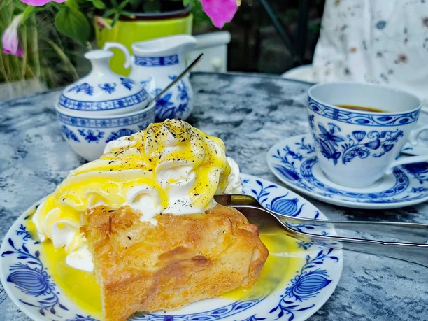 Dat lütte Café: Apfelkuchen mit Eierlikör