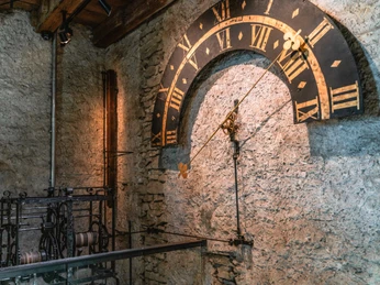 Zytturm Les remparts de la Musegg Blick auf ZytturmView of the ZytturmVue sur la Zytturm