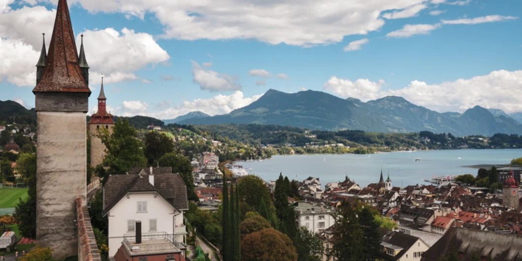 Museggmauer Blick auf Luzern View of LucerneVue sur Lucerne