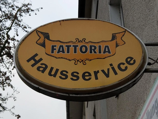 Fattoria Pizza hoch Fattoria Pizza hoch
