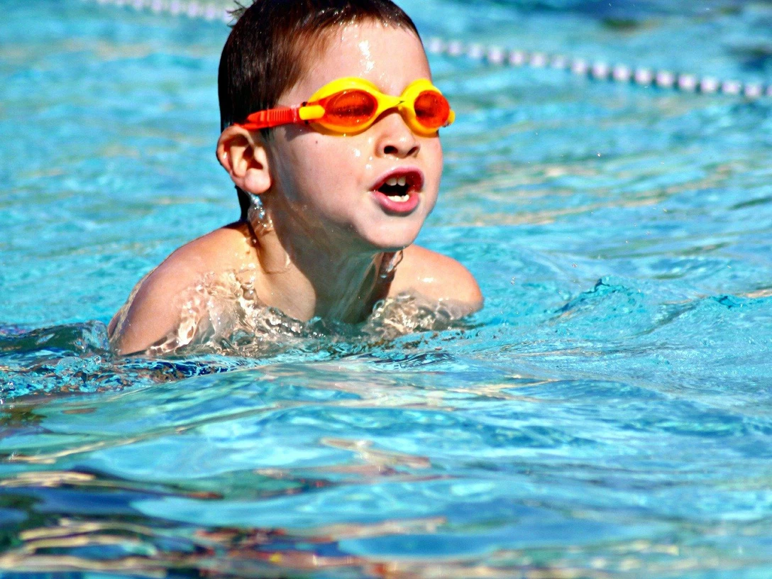 Kinderschwimmen_Bild Pexels auf pixabay.com