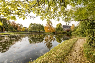 Großweitzschen - Gutshaus Mockritz mit Teich