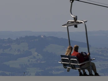 Hoernle-Schwebebahn Sessel (C) Martin Doll.jpg