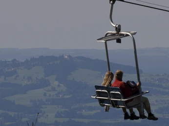 Hoernle-Schwebebahn Sessel (C) Martin Doll.jpg