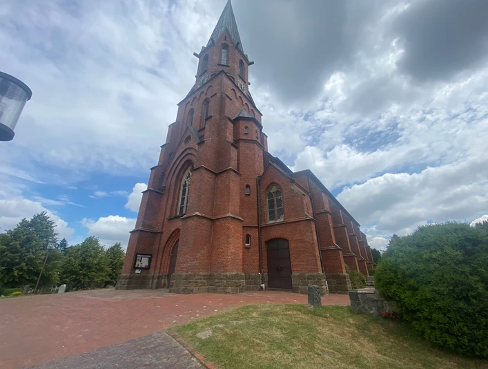 St.Petri Kirche Burhave.jpg