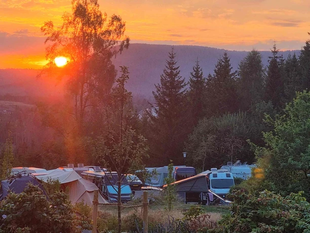 Harz Mountain Camp am Schierker Stern - Camping im Abendlicht