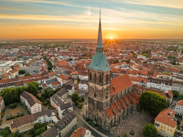 Pressefoto St-Andreasturm_Foto Max Wiesenbach (CC-BY).jpg