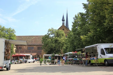Wochenmarkt im Klosterhof Web IMG 6394