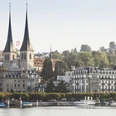 Church of St. Leodegar Hofkirche Luzern im SommerLucerne Court Church in summerHofkirche Luzern en été