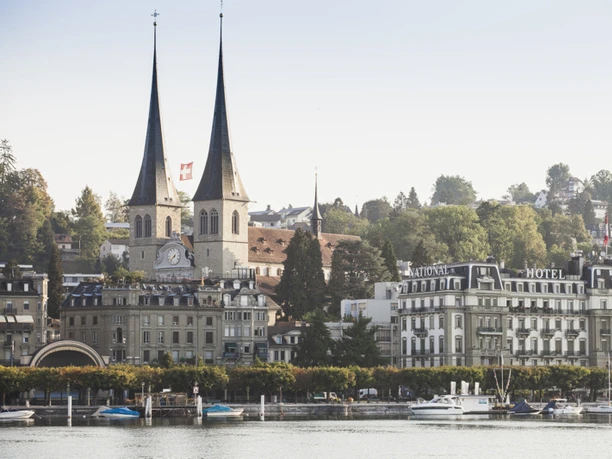 Hofkirche Hofkirche Luzern im Sommer