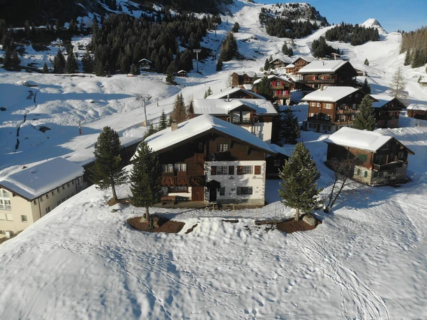 Ansicht Haus Schönegg von vorne Vogelperspektive