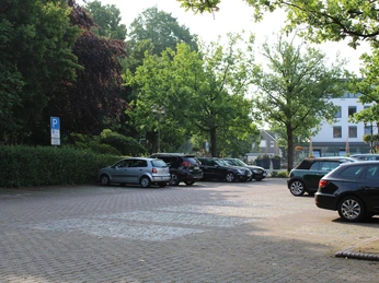 parkplatz-am-brink-feldhus3.jpg