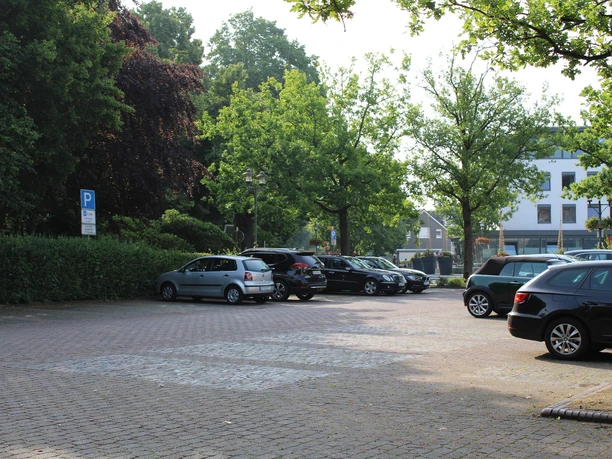 parkplatz-am-brink-feldhus3.jpg