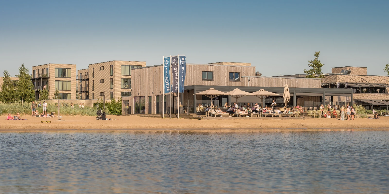 Blick vom Strand auf Marissa