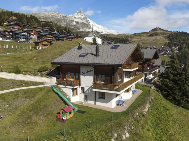 Haus mit Spielplatz