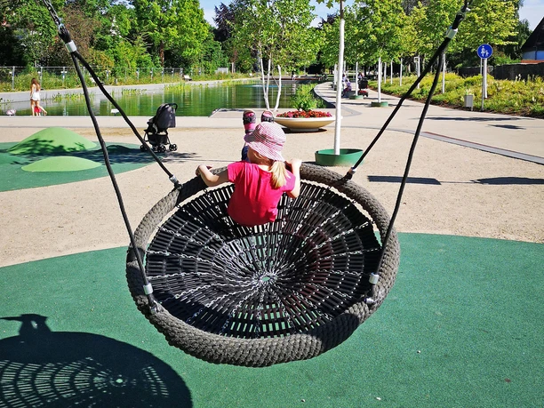 Spielplatz Stadtpark Nestschaukel