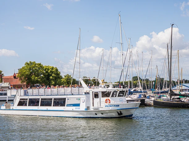 Fahrgastschiff Altefähr