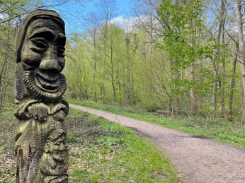 Hjelm Skov - træfigur