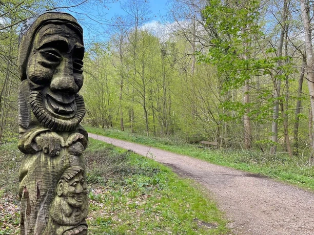 Hjelm Skov - træfigur