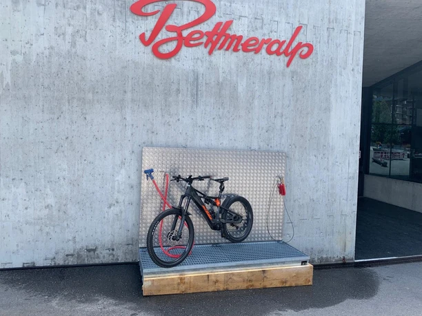 Sergio_Balestrieri_Bikewaschanlage_Mitte-876728323.jpg
