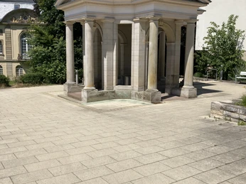 05 Brunntempel 4.JPG