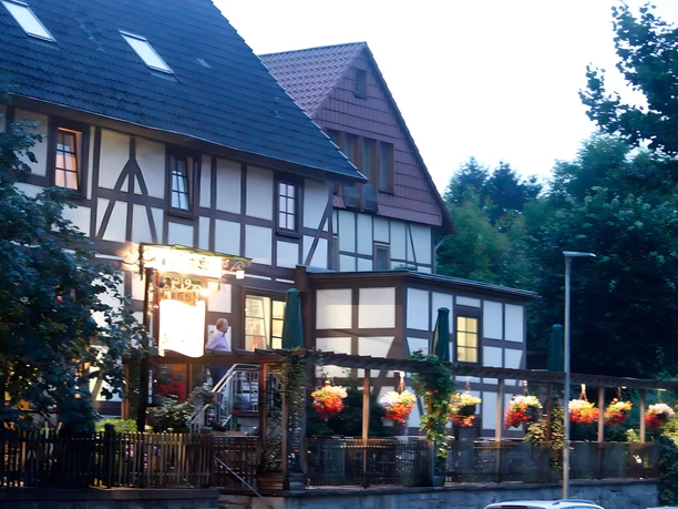 Außenansicht, Landgasthaus zum Krug, Lippolshausen.jpg