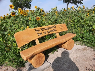 POI-Eichenbank mit Sonnenblumen-Bassens.jpg