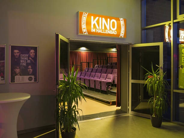 Kino im Hallenbad