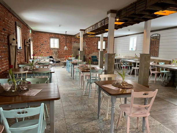 Innenbereich des Café Farmos.jpg Innenbereich des Café Farmos