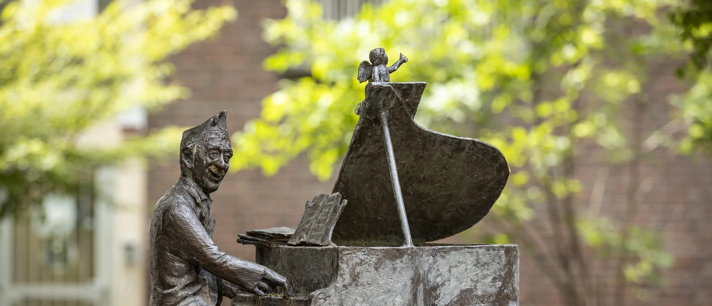 Jupp Schmitz memorial Sculpture of Jupp Schmitz at the piano, surrounded by trees.