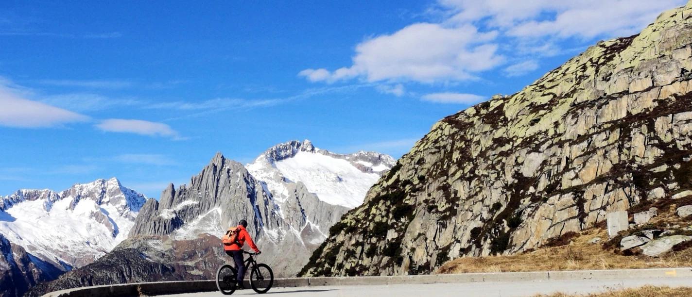 Bergauf nach Nätschen