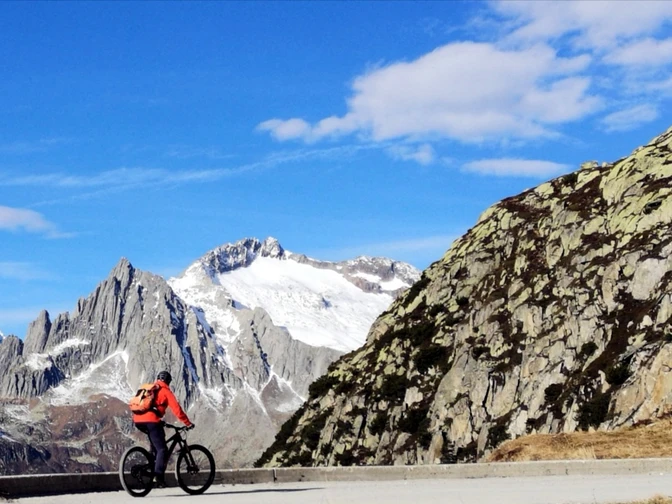 Bergauf nach Nätschen
