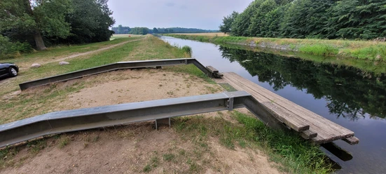 Parkplatz am Schaalsee-Kanal_Silvana Dust_20230704 (4).jpg Einsetzstelle am Schaalsee-Kanal mit Parkmöglichkeiten