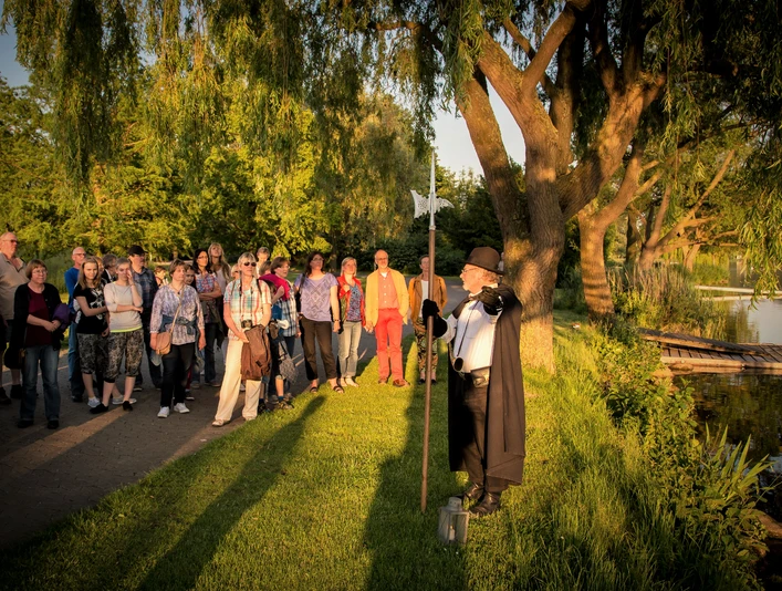 Nachtwächter mit Gruppe - Küchensee (1).jpg