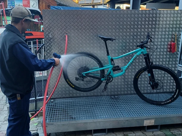 Bikedusche.jpg