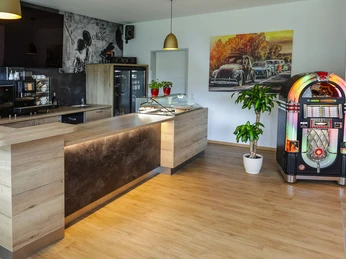 Begegnungscafe Willingen Theke.jpg