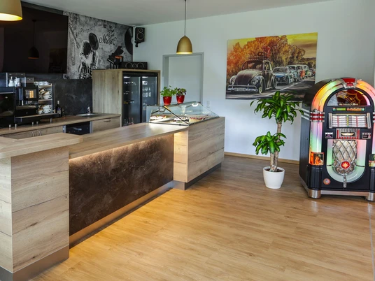 Begegnungscafe Willingen Theke.jpg