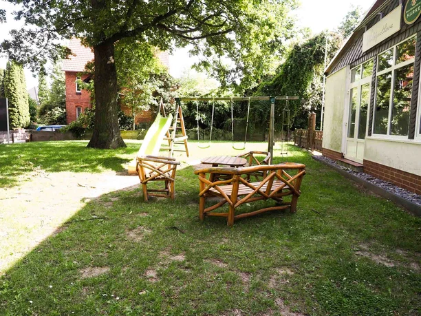Waldgaststaette Odinshain Kinderecke im Garten