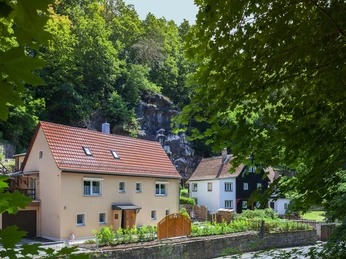 Ferienwohnungen "Am Elbsandstein" Hausansicht West