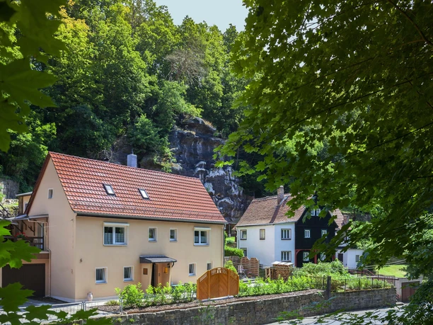 Ferienwohnungen "Am Elbsandstein" Hausansicht West