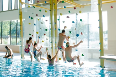 delfinoh_KletterwandHallenbad(c)sven hüsemann.jpg
