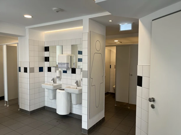 öffentliche Toilette im Rathaus Westerland